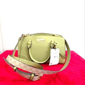 New and authentic Nine west handbag and shoulder bag (olive )